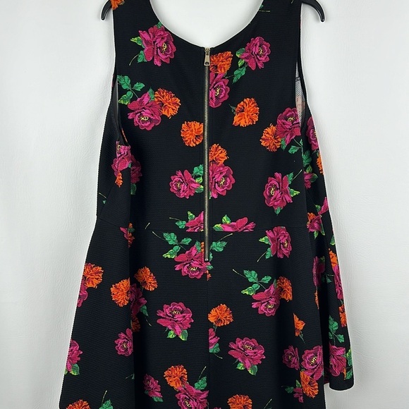 Torrid High/Low Stretchy Floral Sleeveless Top - Picture 4 of 8